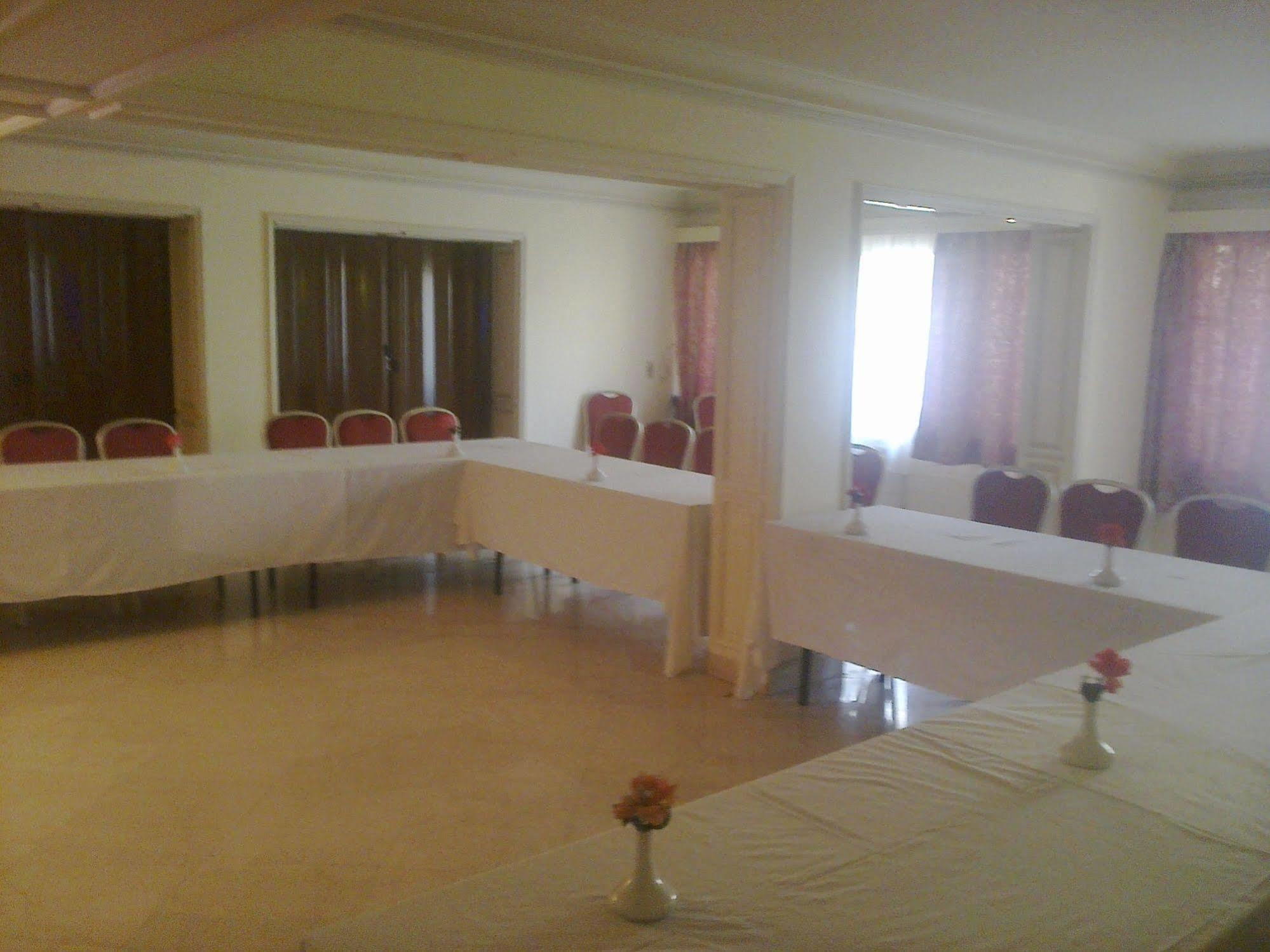 Отель Kanzy Cairo 3*