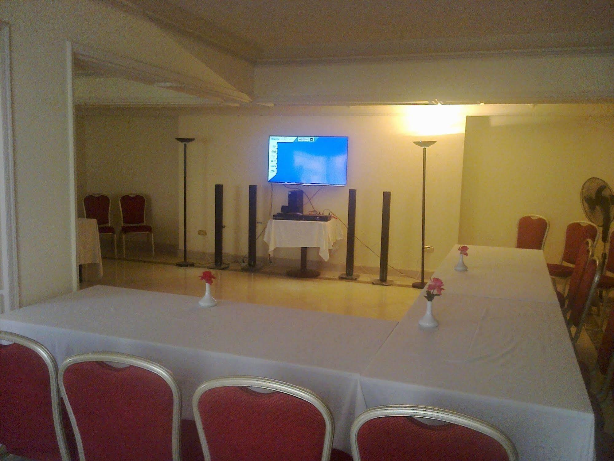 Отель Kanzy Cairo 3*